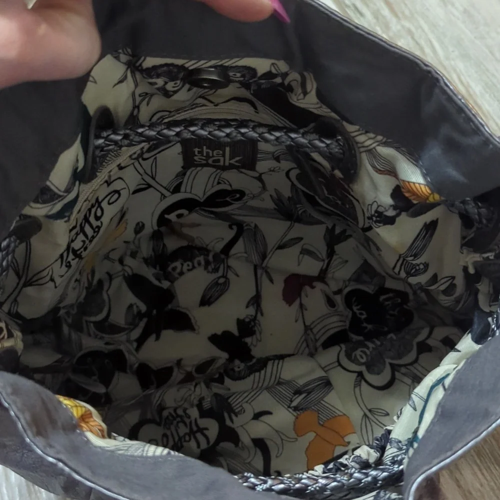 The Sak Metallic Silver Leather Shoulder Bag - Picture 4 of 5